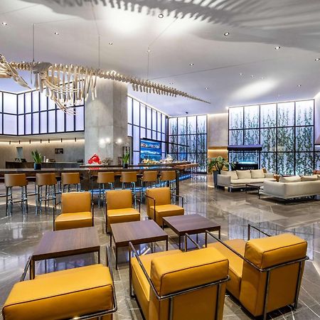 Pullman Tbilisi Axis Towers Hotel Екстериор снимка The lobby of the hotel