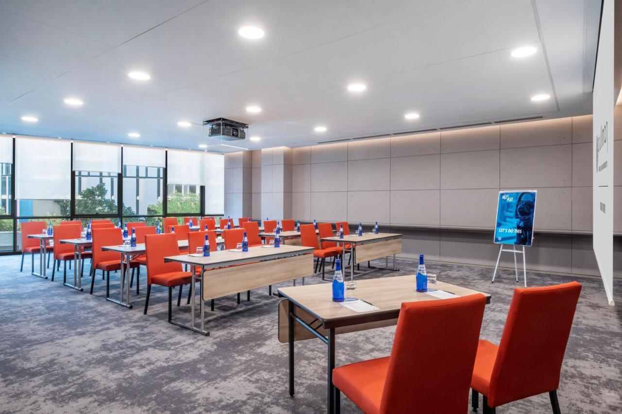 Pullman Tbilisi Axis Towers Hotel Екстериор снимка Meeting room