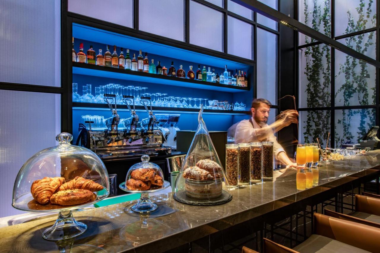 Pullman Tbilisi Axis Towers Hotel Екстериор снимка The bar at the 1905 Restaurant