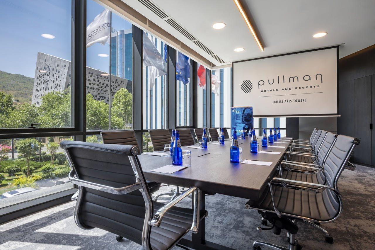 Pullman Tbilisi Axis Towers Hotel Екстериор снимка Meeting room