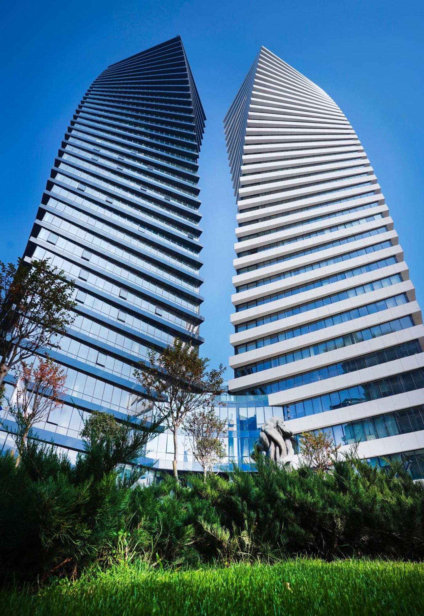 Pullman Tbilisi Axis Towers Hotel Екстериор снимка The 2014-completed headquarters of the company in Beijing