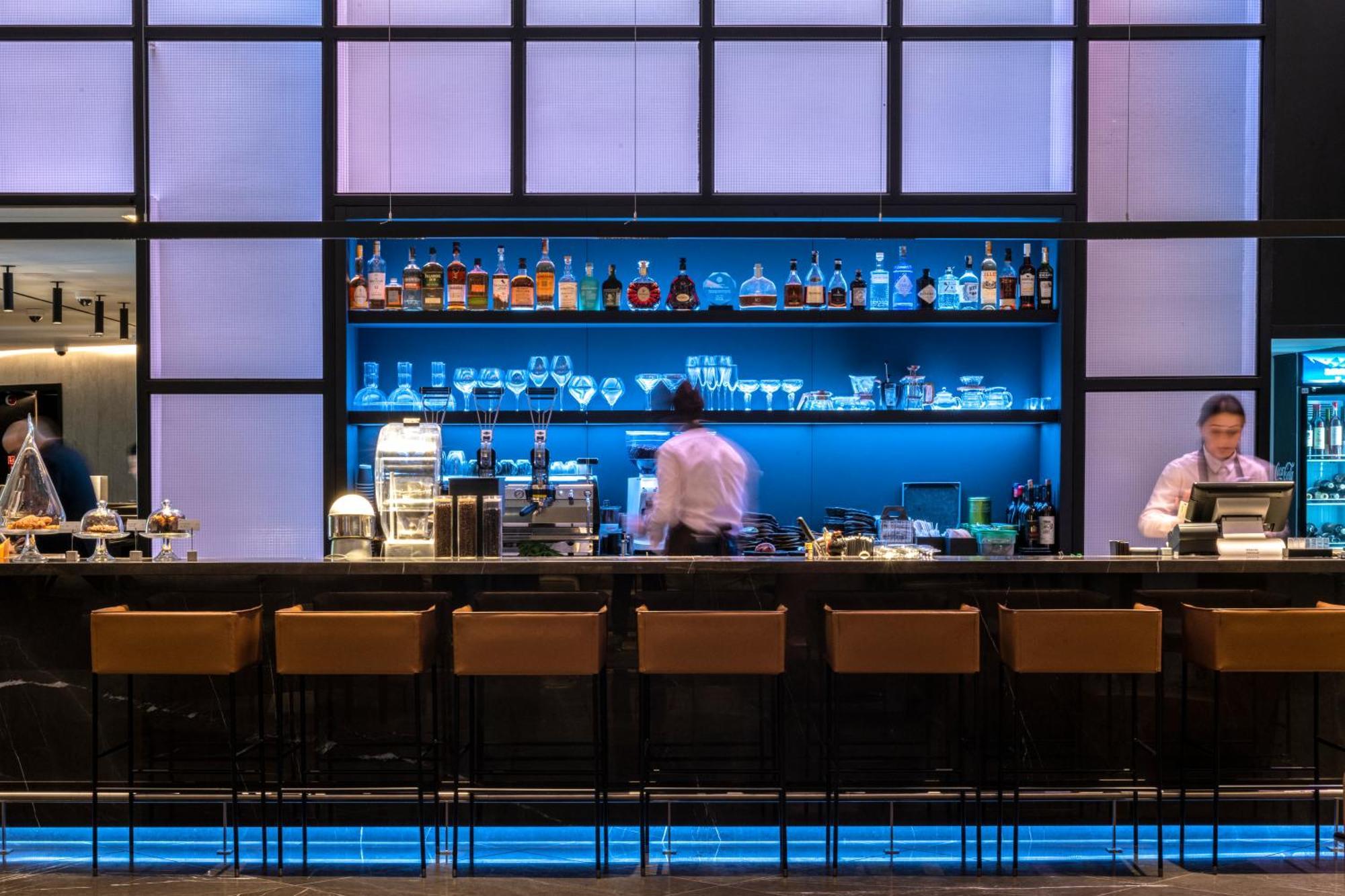 Pullman Tbilisi Axis Towers Hotel Екстериор снимка The bar at the lounge