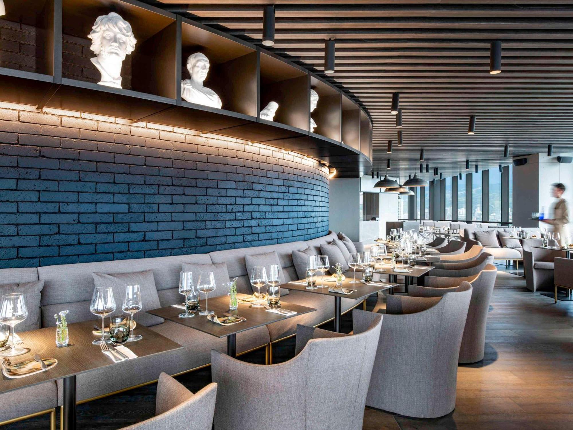 Pullman Tbilisi Axis Towers Hotel Екстериор снимка